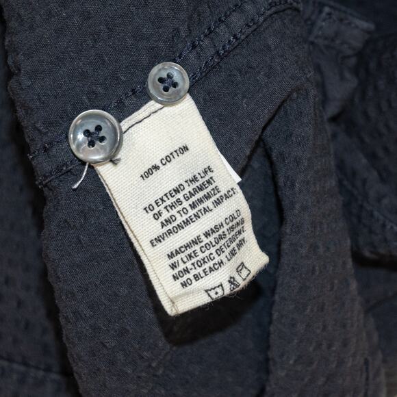 Alex Mill Men's Seersucker Camp Shirt in Washed Black Cotton size Large - Picture 5 of 6